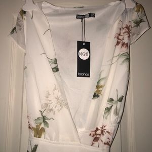 True white boohoo wrap dress 🎀🎀